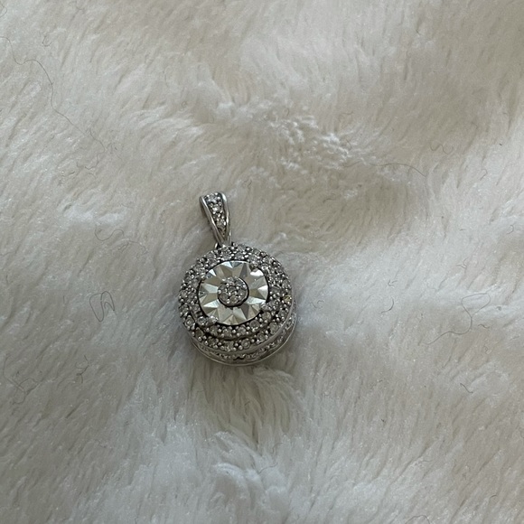 Beautiful Sterling silver and diamond pendant - Picture 8 of 10
